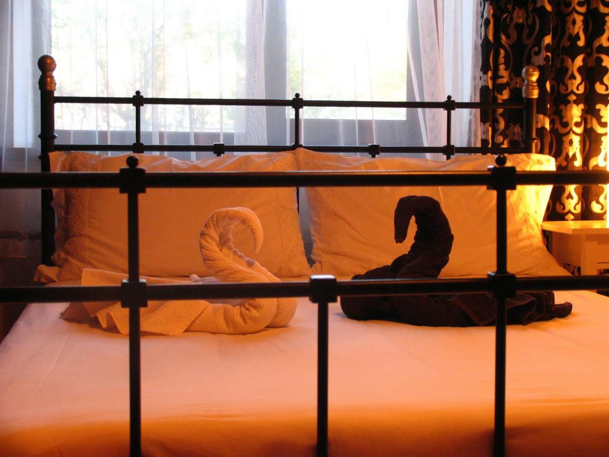 Memo'S Boutique Guesthouse Каракол Екстериор снимка