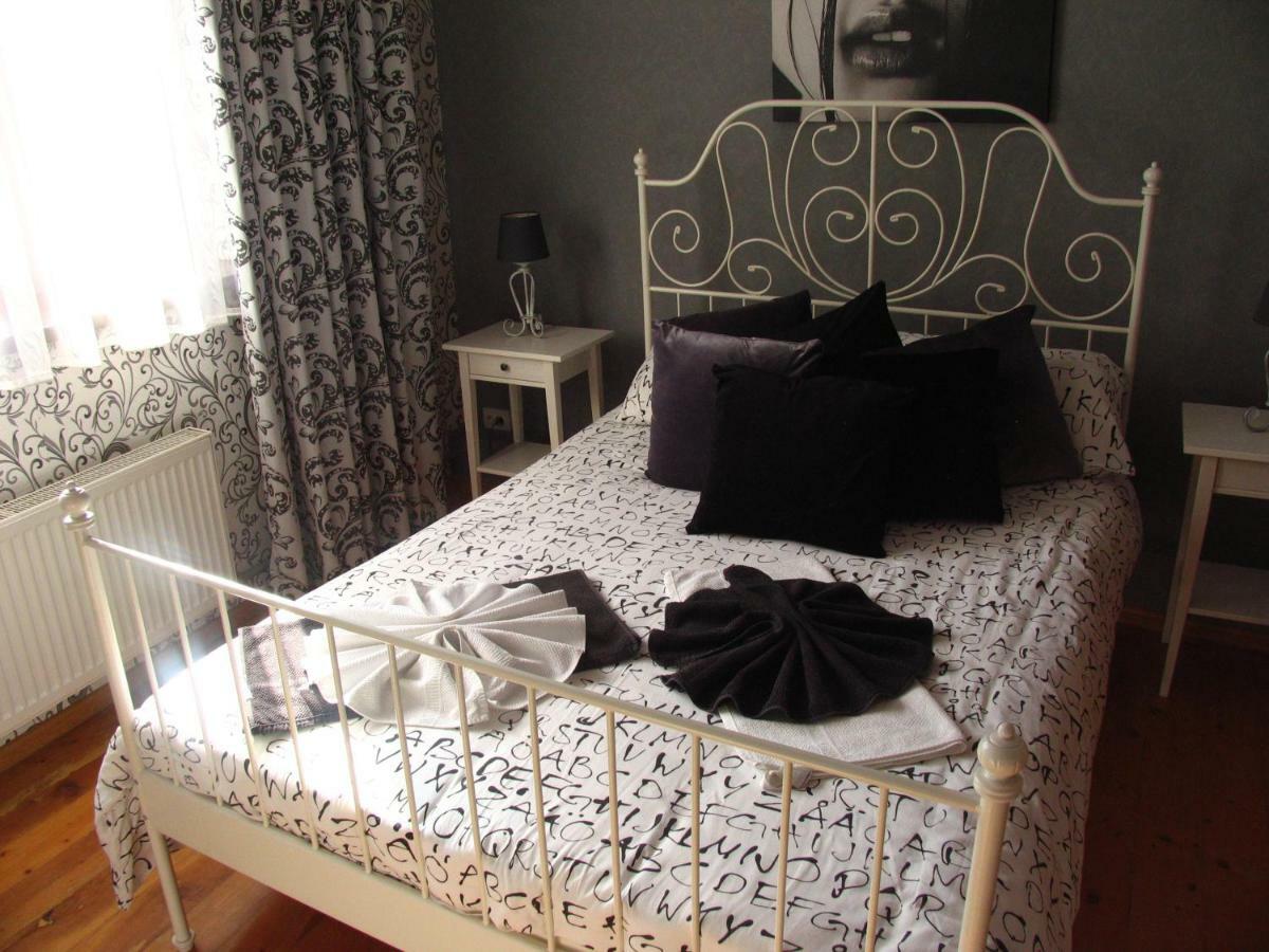 Memo'S Boutique Guesthouse Каракол Екстериор снимка